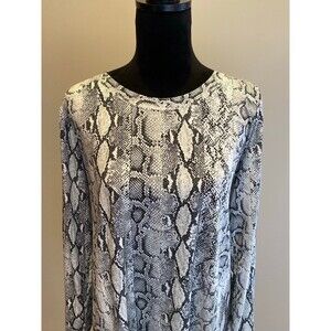 Green Envelope Faux Snakeskin Women’s Blouse Size 1X Pullover Top Long Sleeve